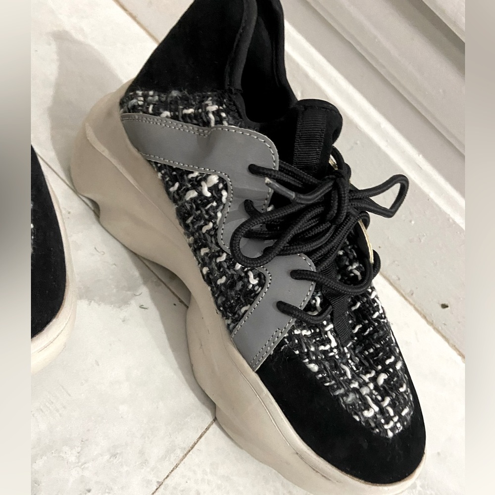 Women’s sneakers